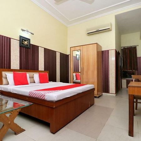 Oyo 40699 Grand Sokhi Hotel Tarn Taran Esterno foto