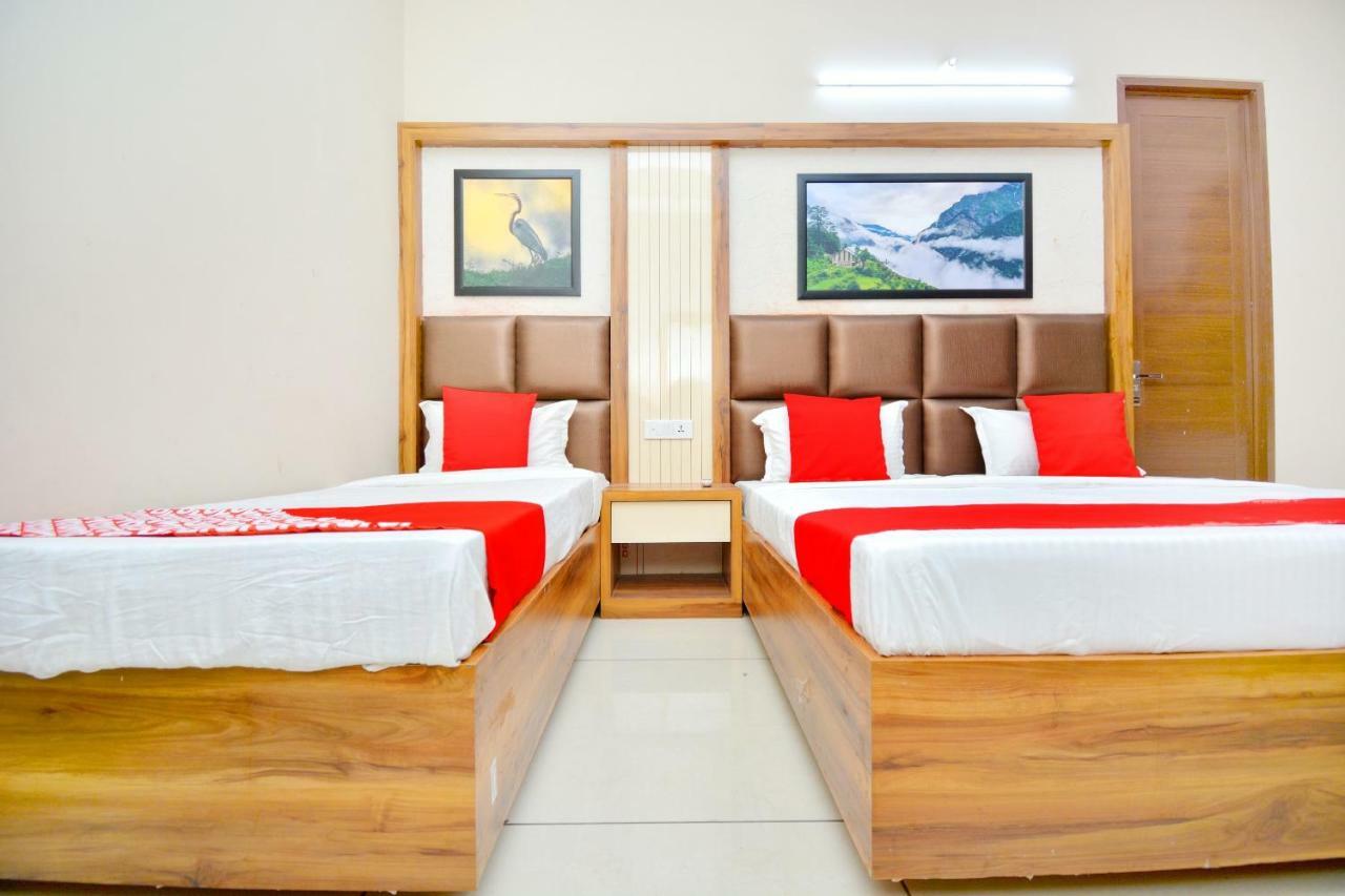 Oyo 40699 Grand Sokhi Hotel Tarn Taran Esterno foto
