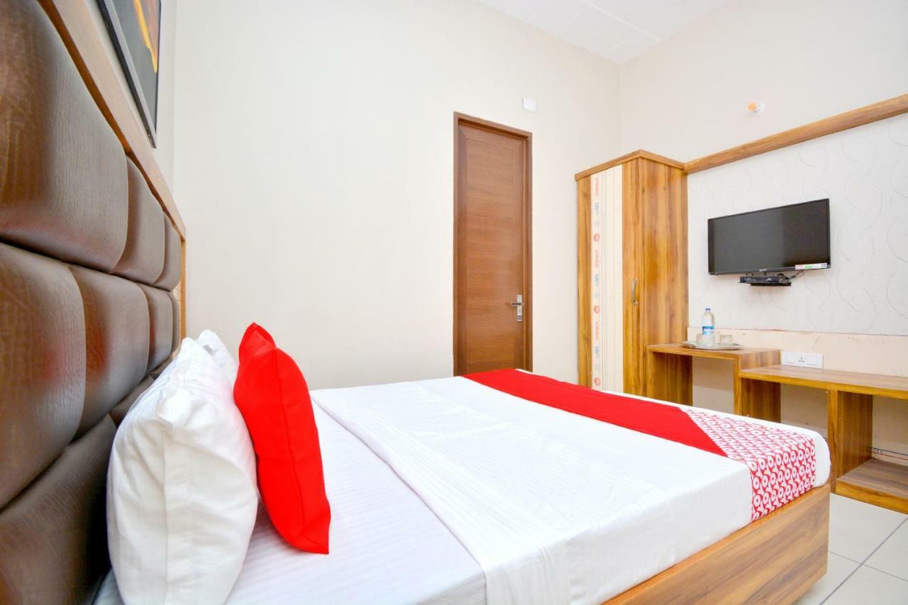 Oyo 40699 Grand Sokhi Hotel Tarn Taran Esterno foto