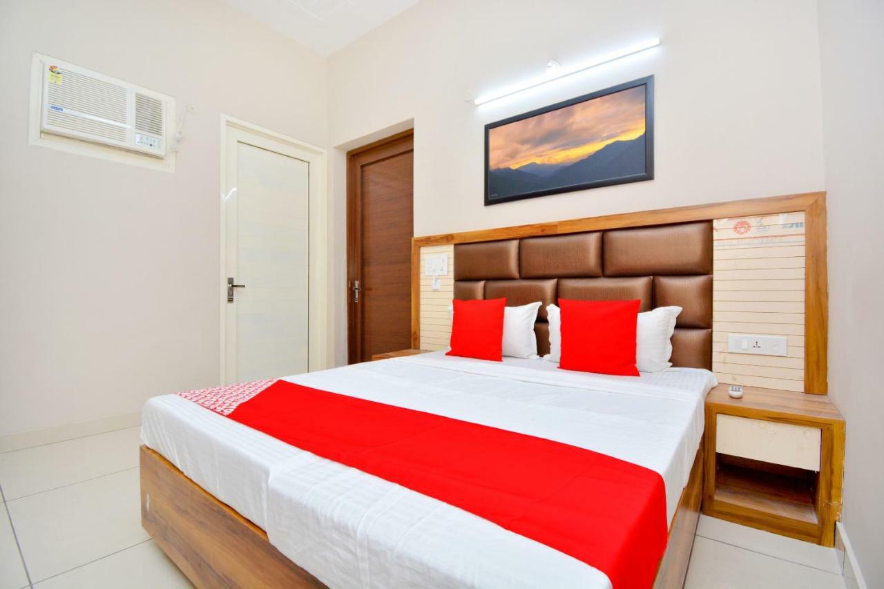 Oyo 40699 Grand Sokhi Hotel Tarn Taran Esterno foto