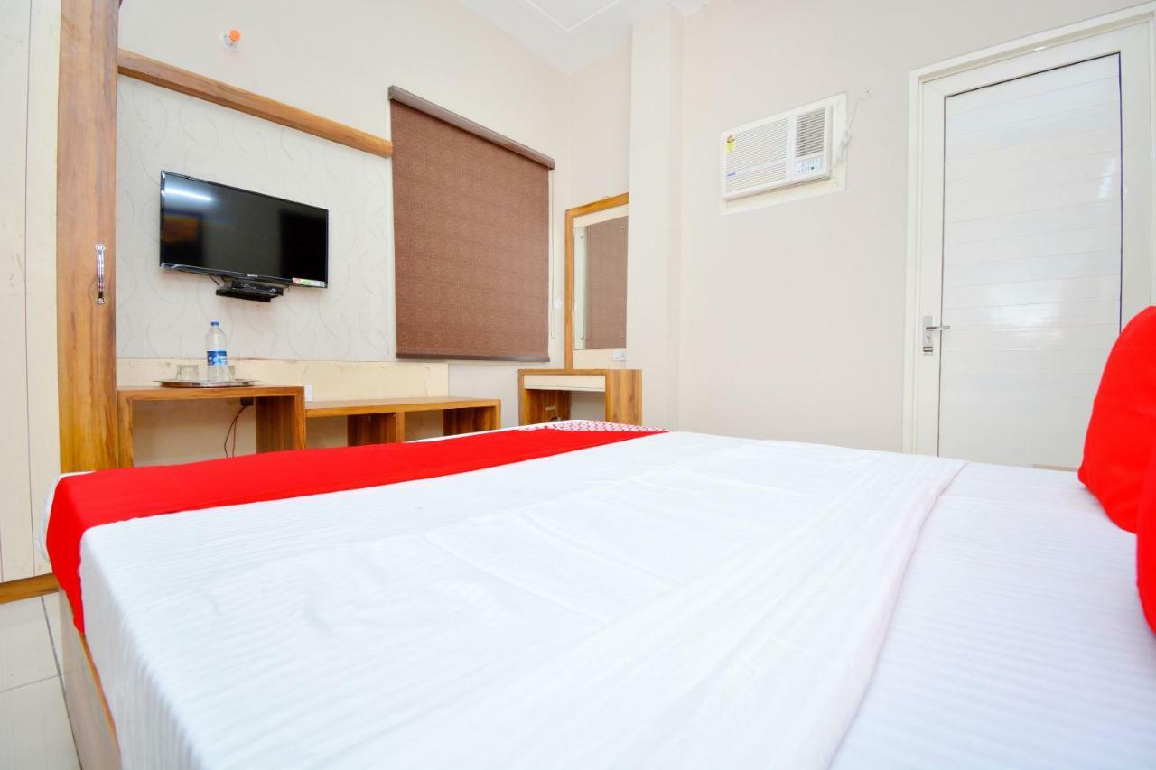 Oyo 40699 Grand Sokhi Hotel Tarn Taran Esterno foto