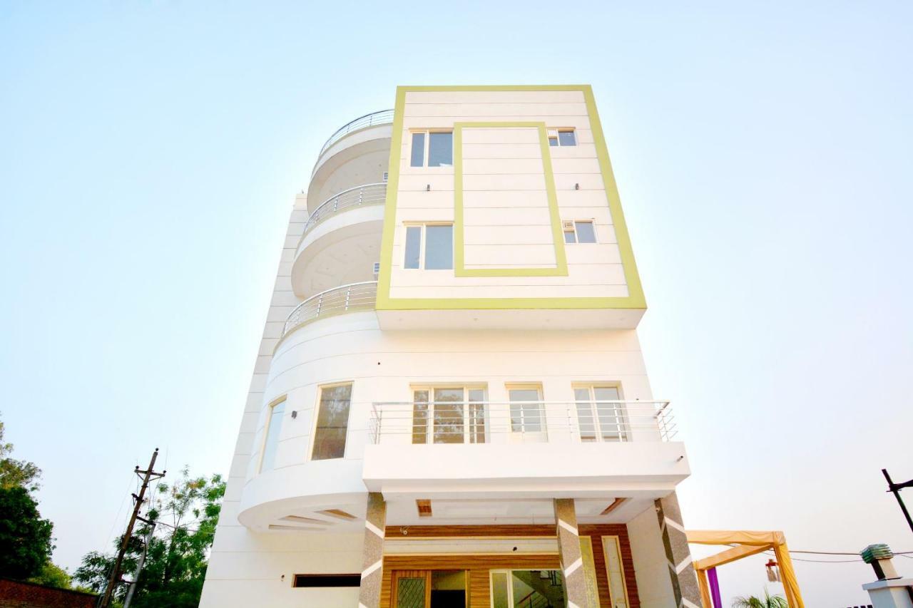 Oyo 40699 Grand Sokhi Hotel Tarn Taran Esterno foto