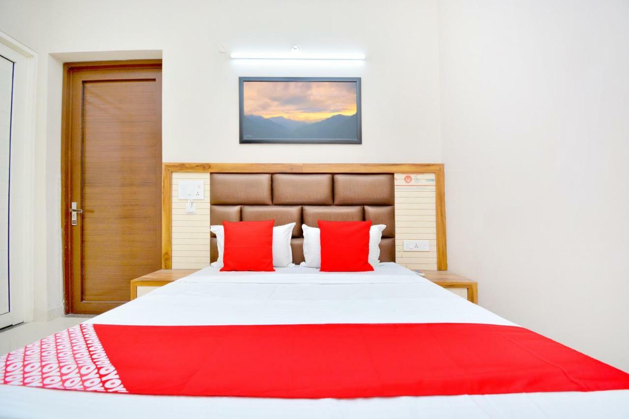 Oyo 40699 Grand Sokhi Hotel Tarn Taran Esterno foto
