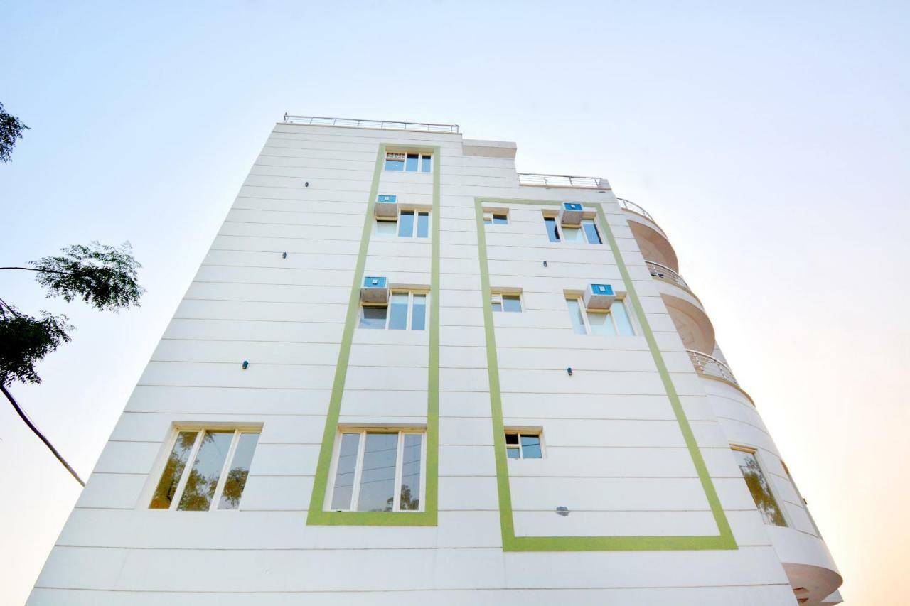 Oyo 40699 Grand Sokhi Hotel Tarn Taran Esterno foto