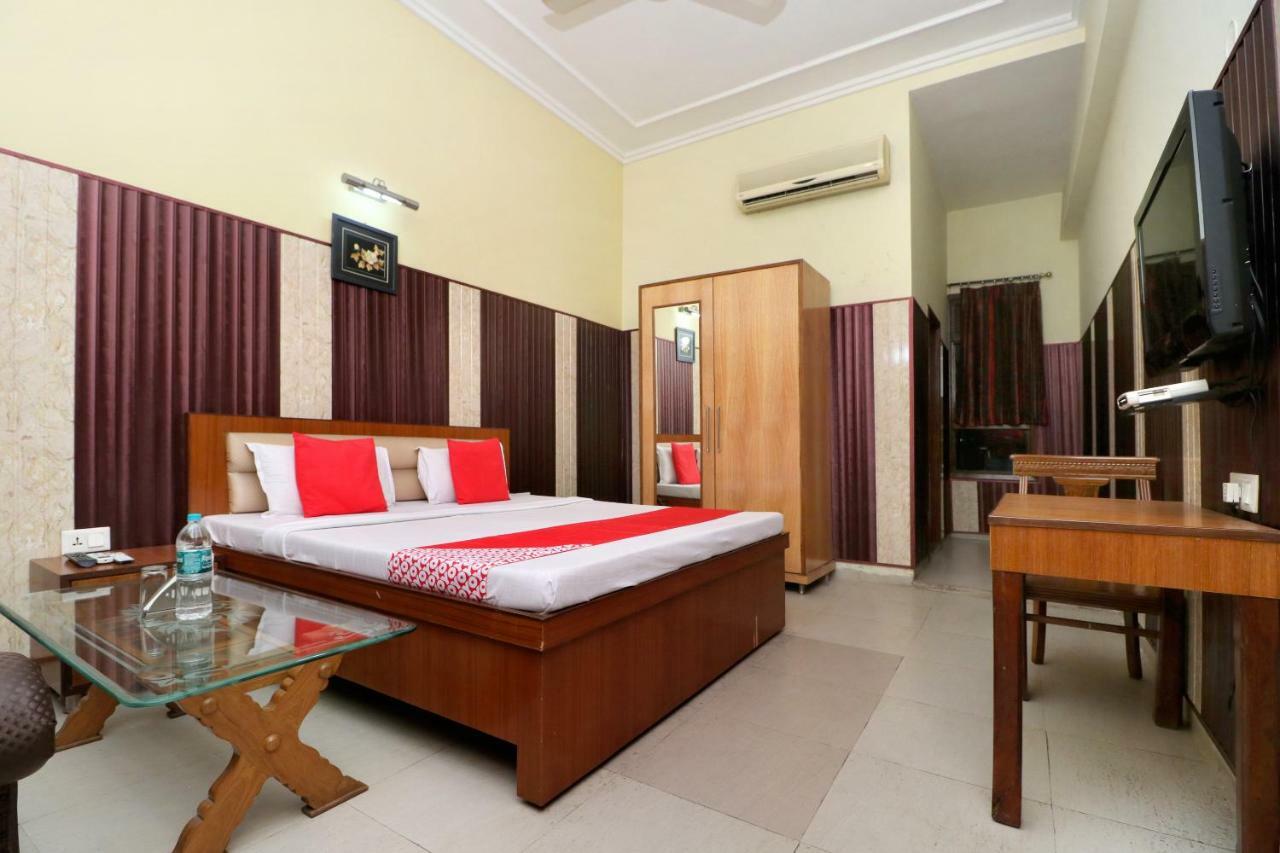 Oyo 40699 Grand Sokhi Hotel Tarn Taran Esterno foto