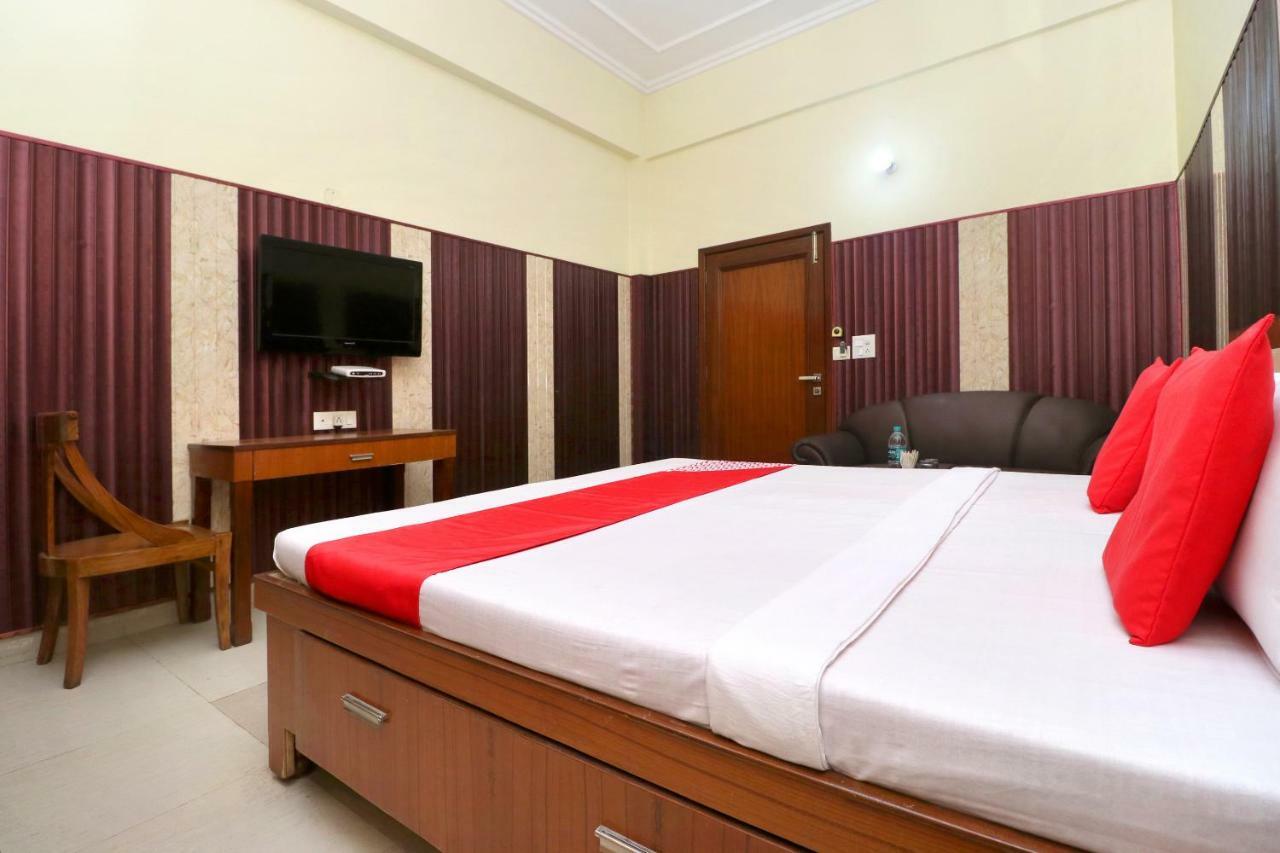 Oyo 40699 Grand Sokhi Hotel Tarn Taran Esterno foto
